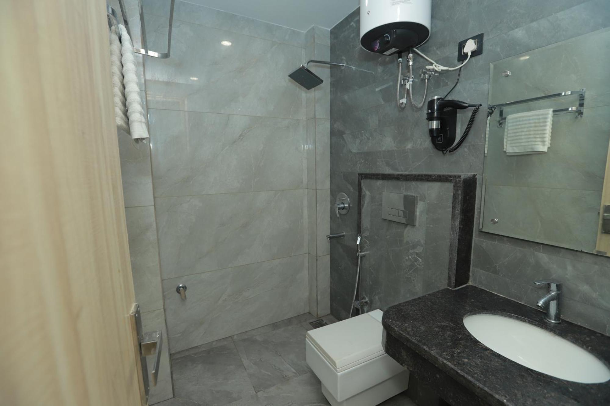 Zed Hotel - Delhi International Airport Ню Делхи Екстериор снимка