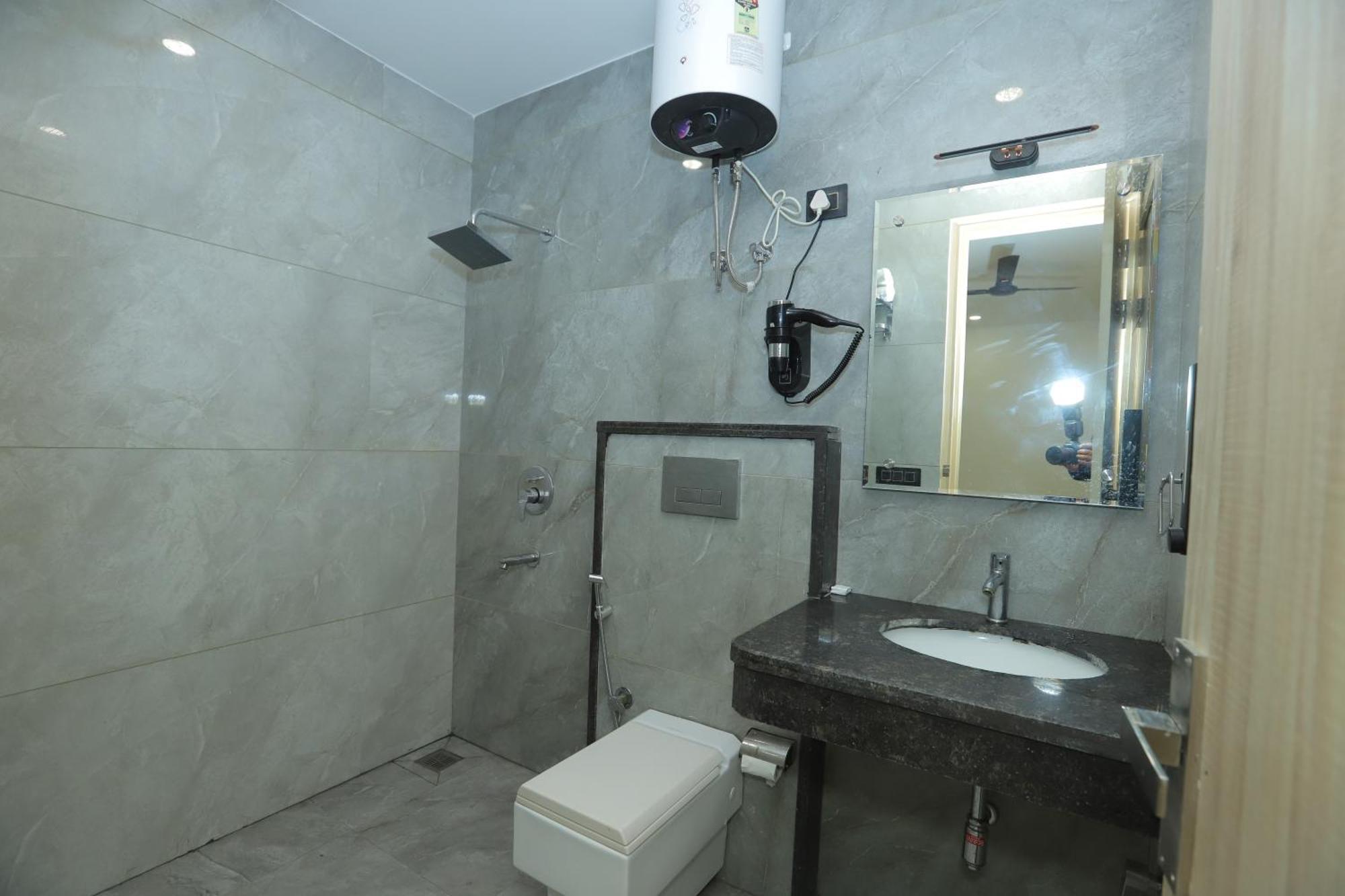 Zed Hotel - Delhi International Airport Ню Делхи Екстериор снимка